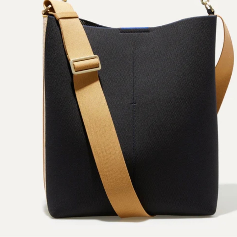 Rothys Bucket Bag in Ink and Ivory